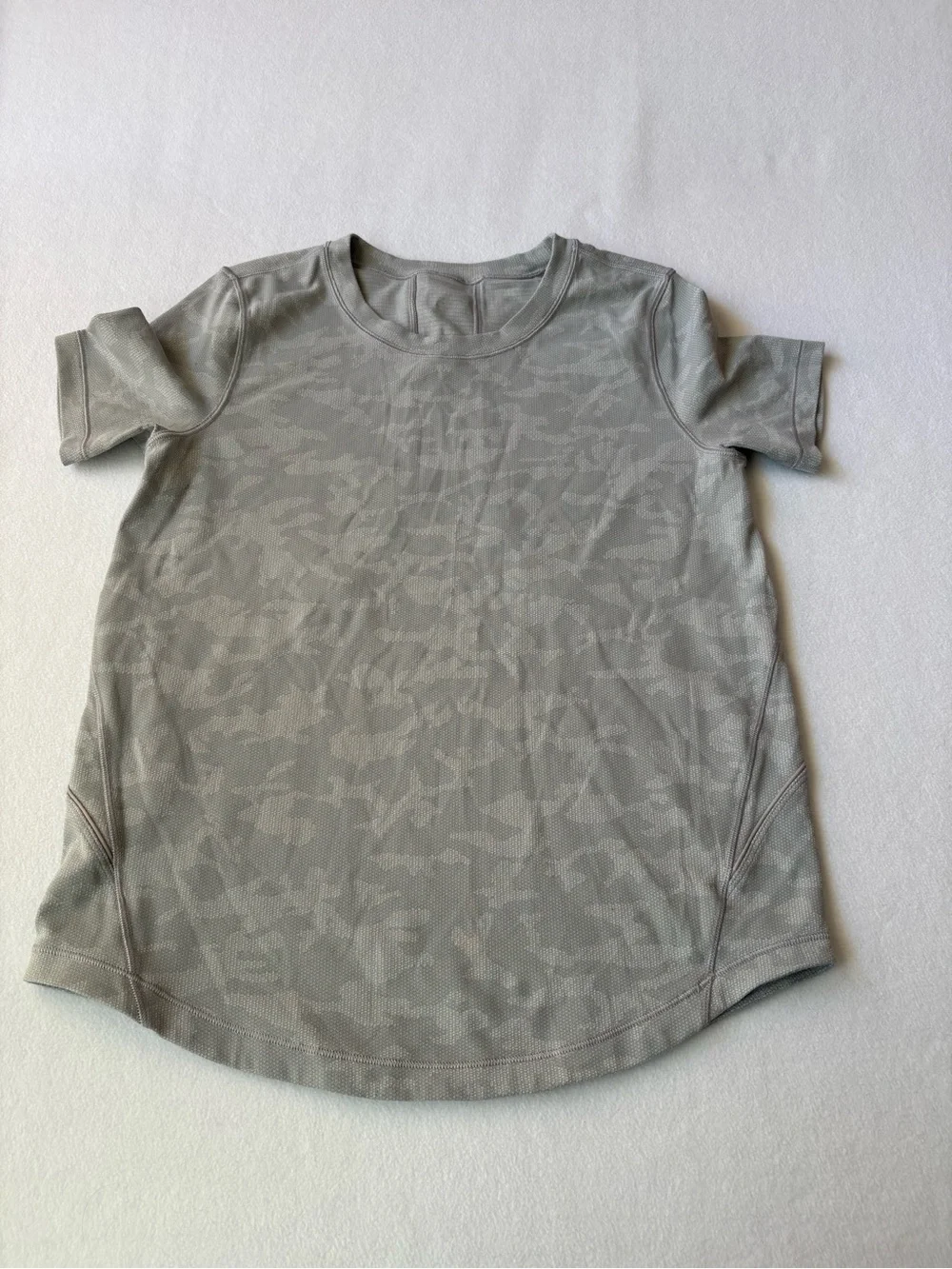 Lululemon Light Gray Camo Short Sleeve Athletic Tee size 4